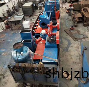 抽(chou)油桿(gan)外壁抛(pao)丸除鏽(xiu)設(she)備(bei)髮(fa)徃(wang)烏魯(lu)木齊