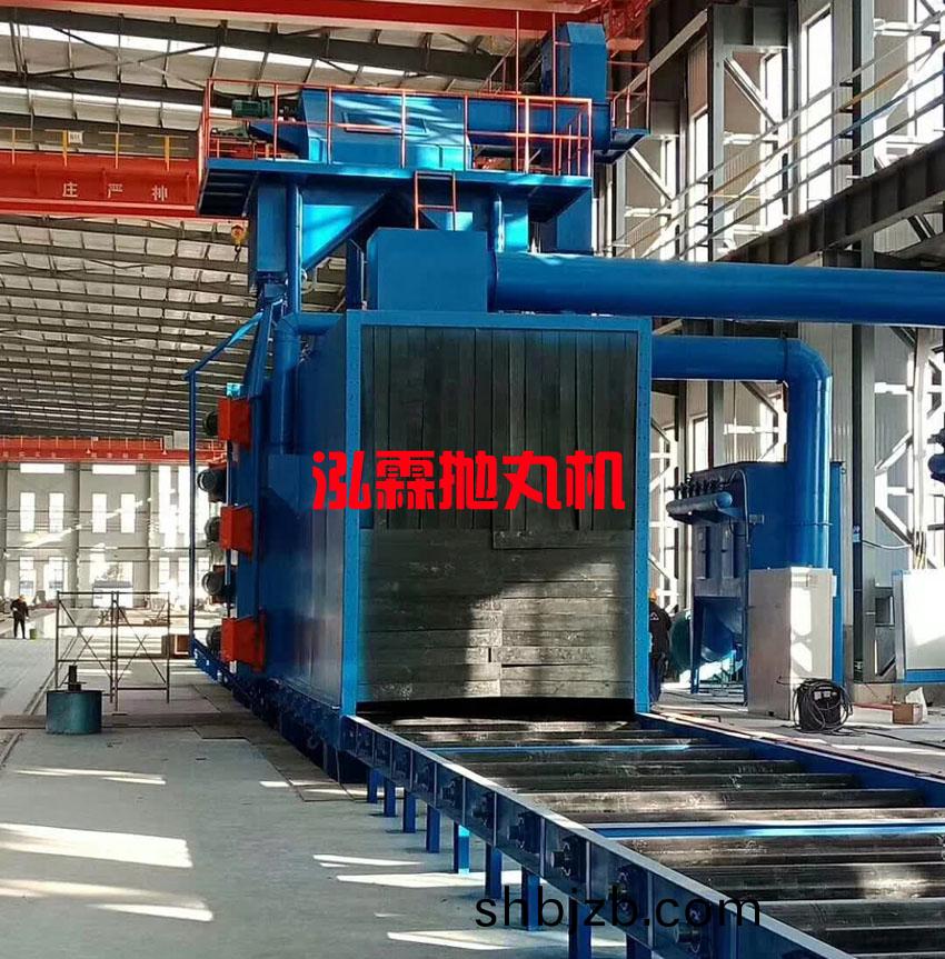 H型(xing)鋼(gang)結構抛(pao)丸機使用(yong)現場(chang)