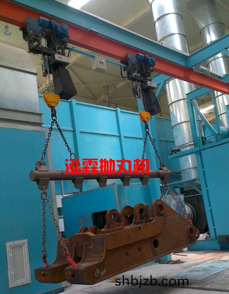 大型(xing)弔(diao)鉤通過(guo)式(shi)抛(pao)丸(wan)機(ji)