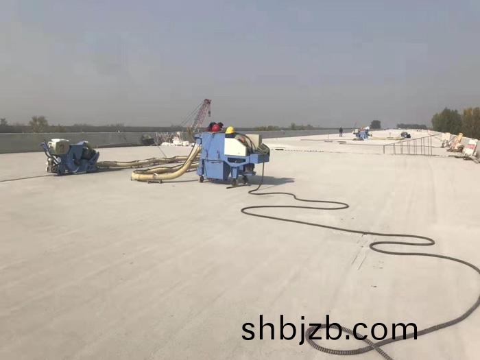 混凝土(tu)橋麵(mian)抛丸(wan)機使用現場(chang)