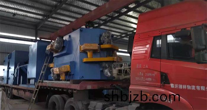 輥(gun)道(dao)通過式抛(pao)丸(wan)機髮徃新疆(jiang)烏(wu)魯(lu)木(mu)齊